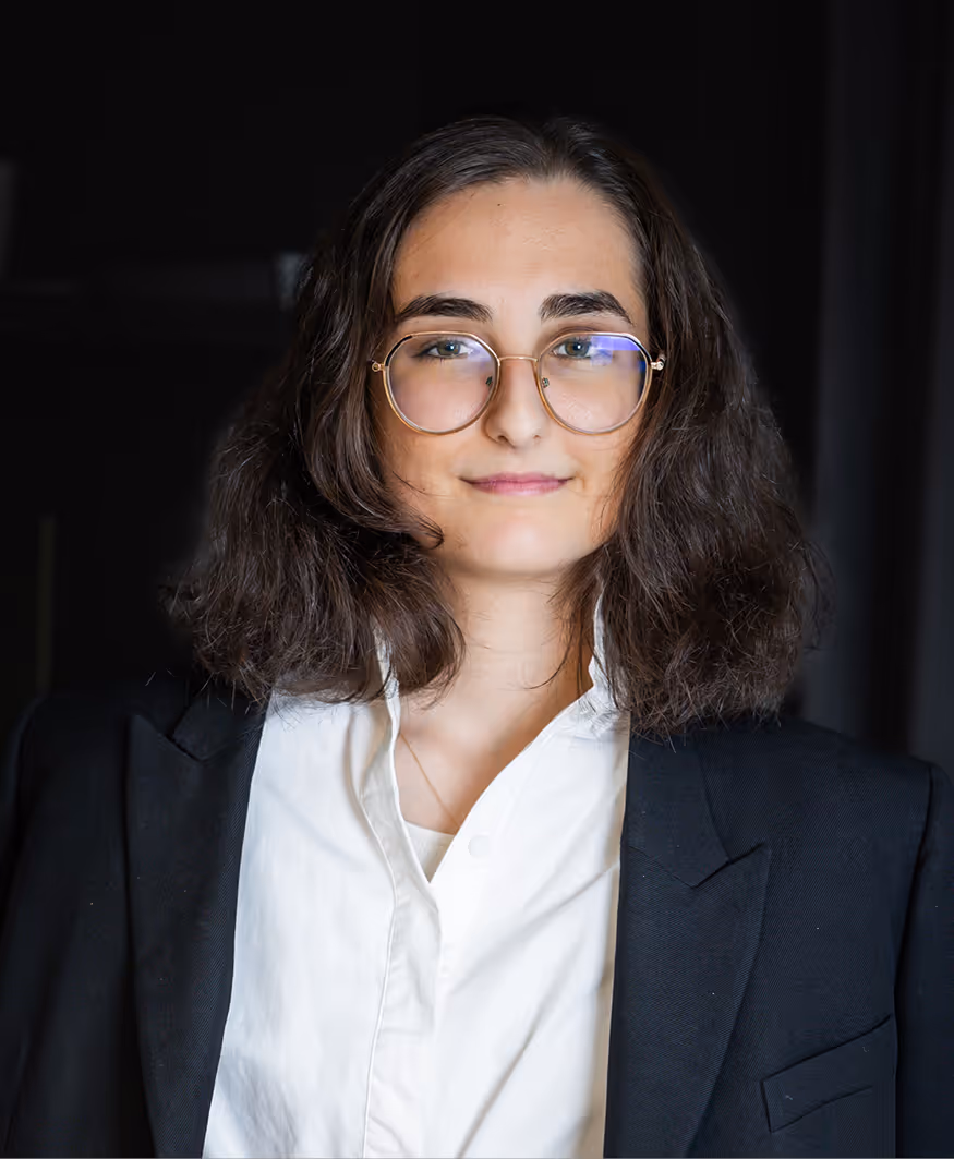 Yasminne B.